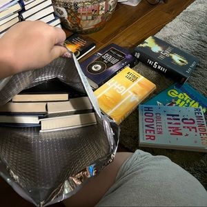 SURPISE BOOK BUNDLES *4-5 books per package*
